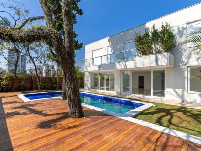 Casa à venda com 4 suítes no condomínio Porto Fino, São Paulo - SP
