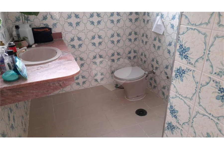Casa à venda ou para alugar com 5 quartos, sendo 1 suíte, em Vila Romero, São Paulo, SP