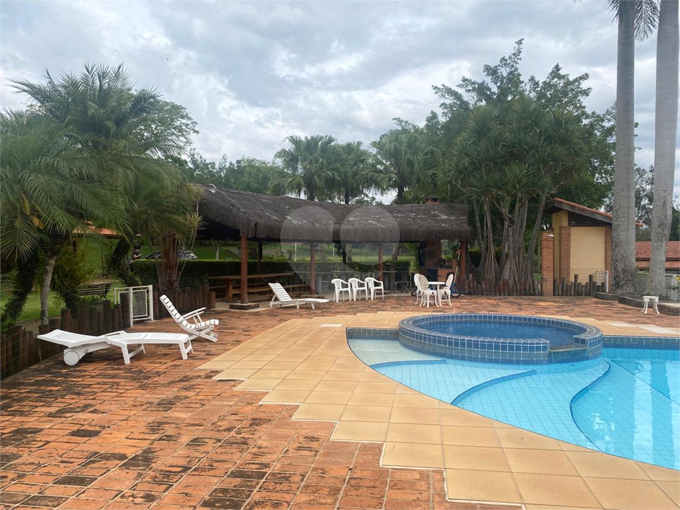 Casa à venda com 8 quartos, sendo 4 suítes, no condomínio Santa Filomena, Salto - SP