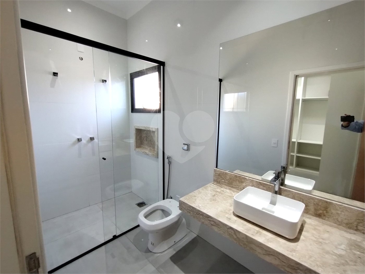 Casa à venda com 3 suítes no condomínio Residencial Golden Ville, Itapetininga - SP