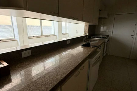 Triplex à venda ou para alugar com 3 suítes em Vila Suzana, São Paulo, SP