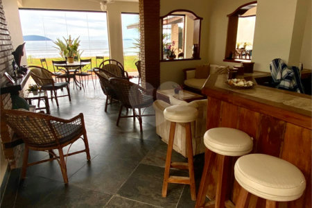 Casa à venda com 6 quartos, sendo 4 suítes,  em Maranduba, Ubatuba, SP