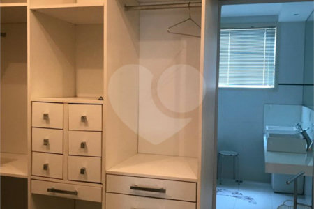 Casa à venda com 5 quartos, sendo 3 suítes, no condomínio Mansões da Prata, Rio de Janeiro - RJ