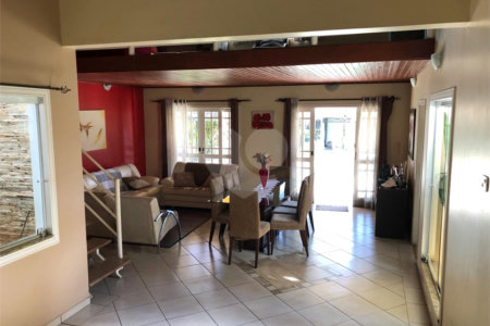 Casa à venda com 4 quartos, sendo 2 suítes, no condomínio Zuleika Jabour, Salto - SP
