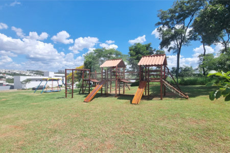 Casa à venda com 3 quartos, sendo 1 suíte, no condomínio Condomíno Helena Maria, Sorocaba - SP
