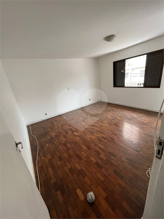 Sobrado à venda com 3 quartos em Vila Nivi, São Paulo, SP