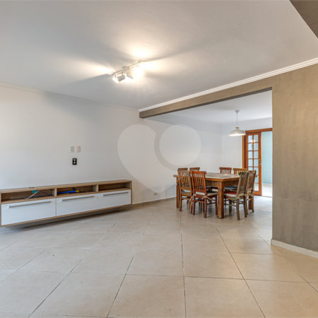 Sobrado à venda com 2 quartos, sendo 1 suíte, em Alto da Boa Vista, São Paulo, SP