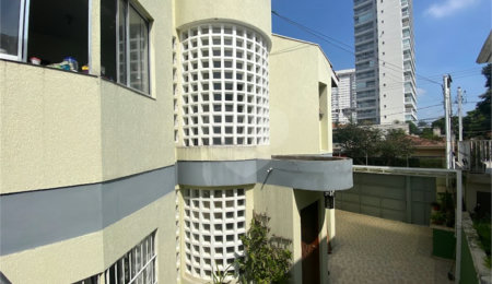Sobrado à venda com 7 quartos, sendo 2 suítes, em Brooklin Paulista, São Paulo, SP