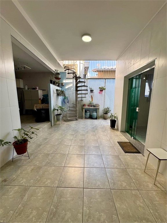 Sobrado à venda com 4 quartos, sendo 1 suíte,  em Vila Cleonice, São Paulo, SP
