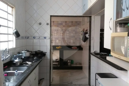 Sobrado à venda com 3 quartos, sendo 2 suítes, no Centro, Araraquara, SP