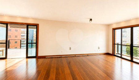 Apartamento à venda com 3 suítes em Moema, São Paulo, SP