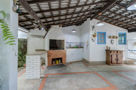 Casa à venda ou para alugar com 4 quartos, sendo 2 suítes, em Ibirapuera, São Paulo, SP