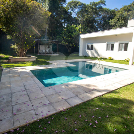Casa à venda com 4 quartos, sendo 1 suíte,  no condomínio Sítio das Hortências, São Roque - SP