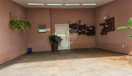 Casa à venda com 4 quartos, sendo 1 suíte,  no condomínio Jardim Shangri-lá, Atibaia - SP