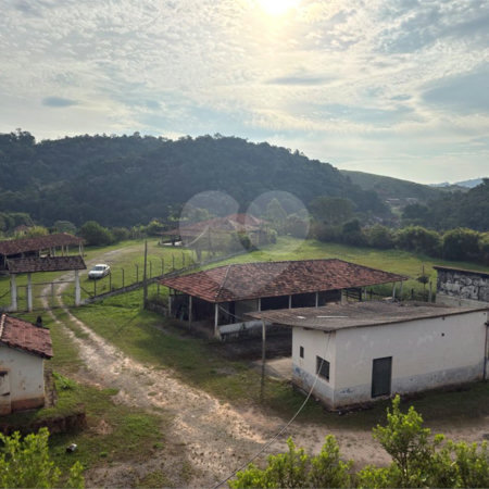 Sítio à venda com 3 quartos, sendo 1 suíte, no Centro, Guararema, SP