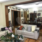 Apartamento de 345m2, 1 por andar.4 dormitórios (sendo 1 suite e 1 closet).