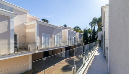 Casa à venda com 4 quartos, sendo 2 suítes,  no condomínio Stephanie, São Paulo - SP