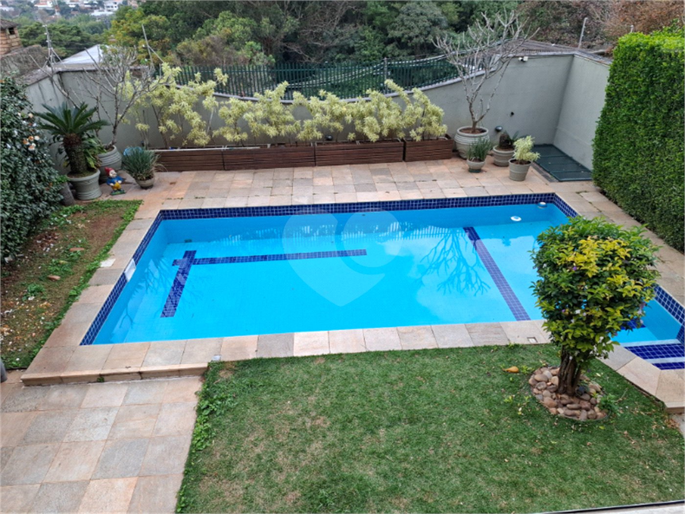 Sobrado à venda com 4 quartos, sendo 2 suítes,  em Jardim Leonor, São Paulo, SP