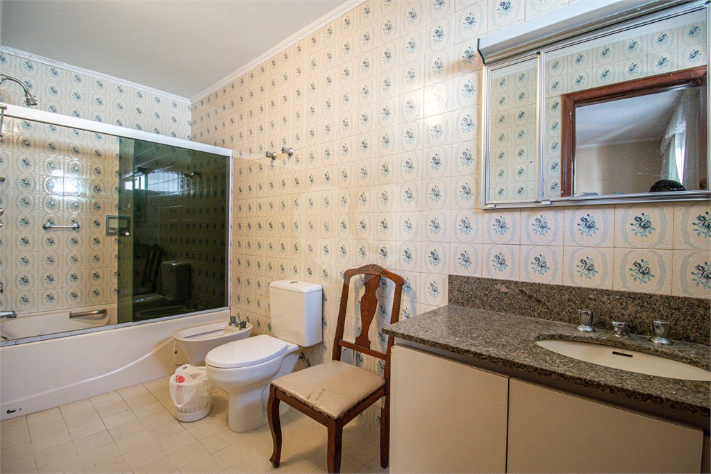 Casa à venda com 5 quartos, sendo 4 suítes, em Jardim Prudência, São Paulo, SP
