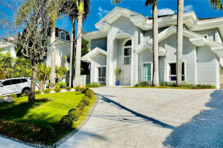 Belíssima casa à venda com 700 m² no Condomínio Tamboré, em Alphaville!!!
