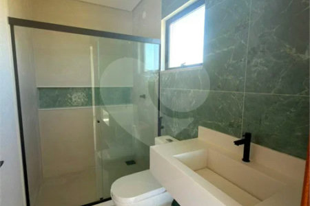 Casa à Venda no Ogiva em Cabo Frio com 4 Quartos em Condomínio Fechado