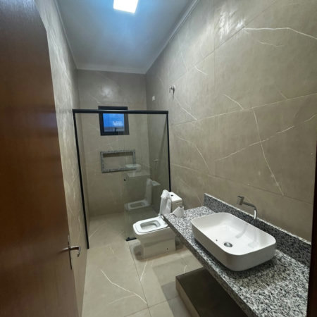 Casa à venda com 3 quartos, sendo 1 suíte,  no condomínio Terra Ville, Três Lagoas - MS