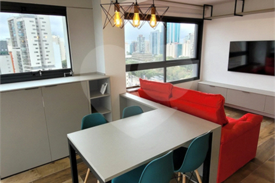 Apartamento de 2 quartos mobiliado à venda no Paraíso