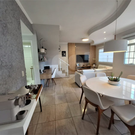 Casa à venda com 3 quartos, sendo 1 suíte, no condomínio Villaggio Tronchim, São Paulo - SP