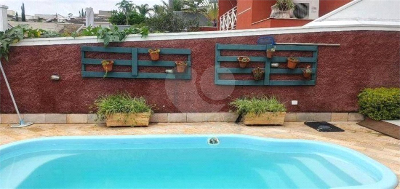 Casa à venda com 3 quartos, sendo 1 suíte, no condomínio Terras de São Francisco, Vinhedo - SP