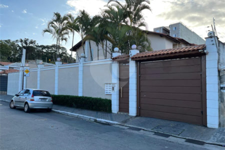 Casa à venda com 3 quartos, sendo 2 suítes, no condomínio Palmas, São Paulo - SP