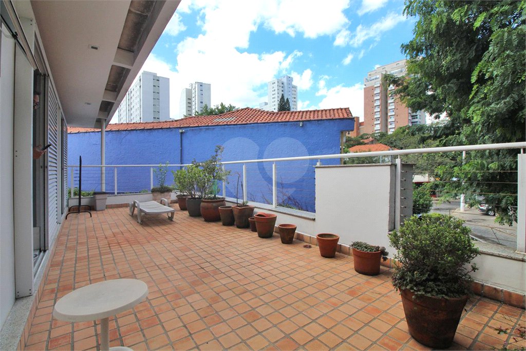 Casa à venda com 3 quartos, sendo 1 suíte, em Vila Mariana, São Paulo, SP