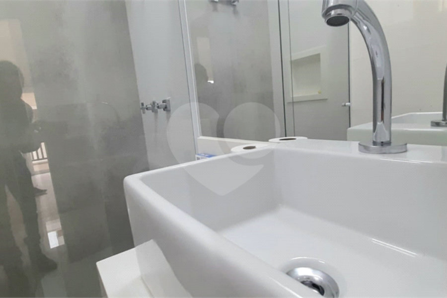 Casa à venda com 3 quartos, sendo 1 suíte, no condomínio Residencial Gran Veiga, São Paulo - SP
