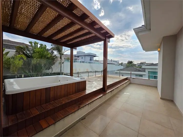 Casa à venda com 3 quartos, sendo 1 suíte,  no condomínio Santa Isabel I, Louveira - SP
