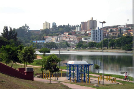 Casa de Vila à venda com 5 quartos em Jardim Santa Lúcia, Bragança Paulista, SP
