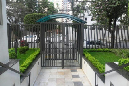 Apartamento à venda com 3 quartos, sendo 1 suíte,  em Indianópolis, São Paulo, SP