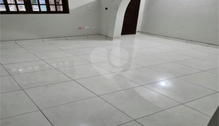 Sobrado à venda com 3 suítes em Jaraguá, São Paulo, SP