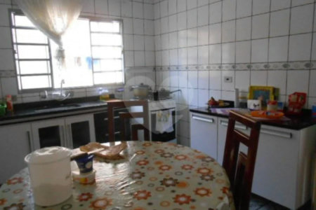 Sobrado à venda com 4 quartos, sendo 1 suíte, em Vila Mazzei, São Paulo, SP