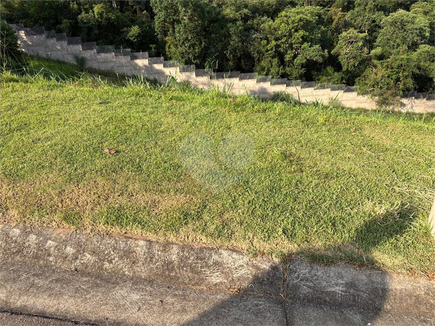 Terreno à venda com 1 suíte no condomínio Residencial Campo de Toscana, Vinhedo - SP