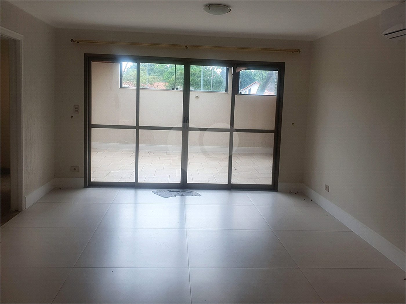 Casa à venda com 4 quartos, sendo 2 suítes,  no condomínio Lake Louise, São Paulo - SP