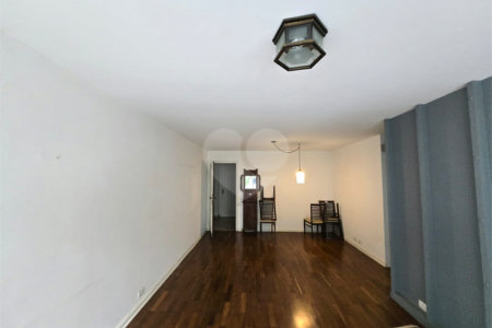 Apartamento à venda com 3 quartos, sendo 1 suíte, em Indianópolis, São Paulo, SP