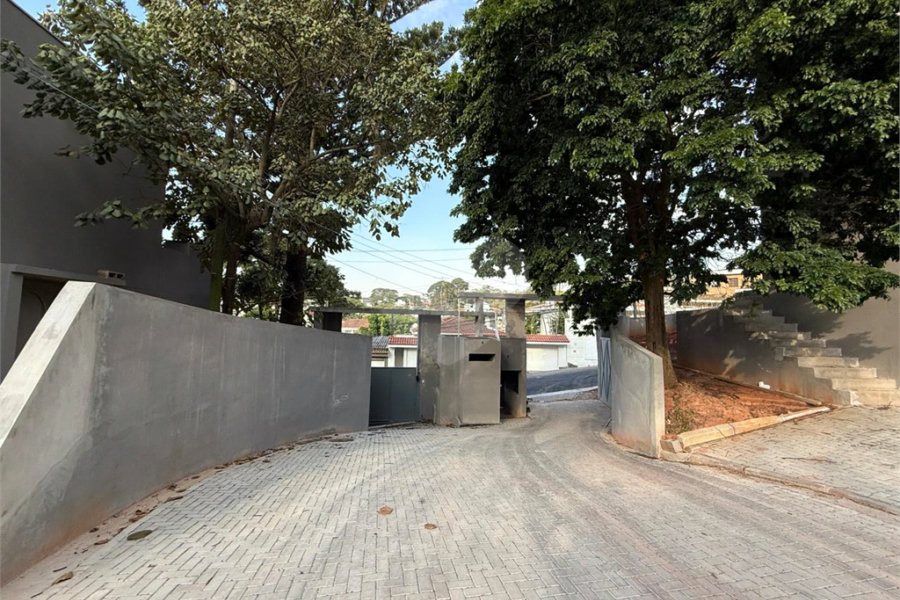Casa à venda com 3 suítes no condomínio Residencial Floresta, São Paulo - SP