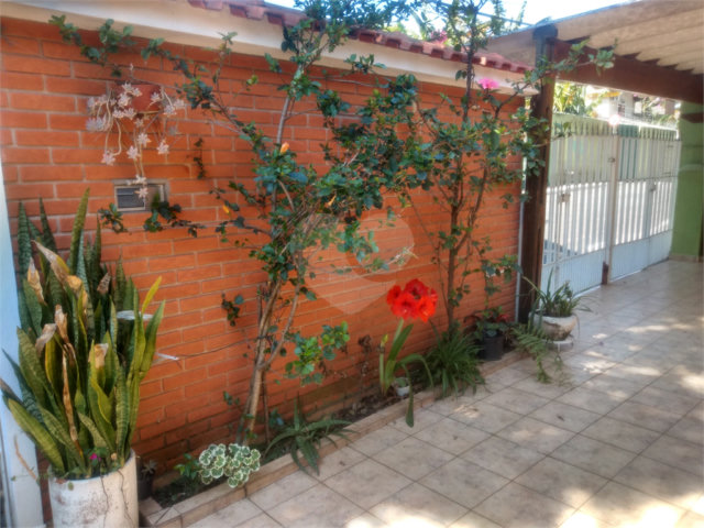 Sobrado à venda com 3 quartos em Horto, São Paulo, SP