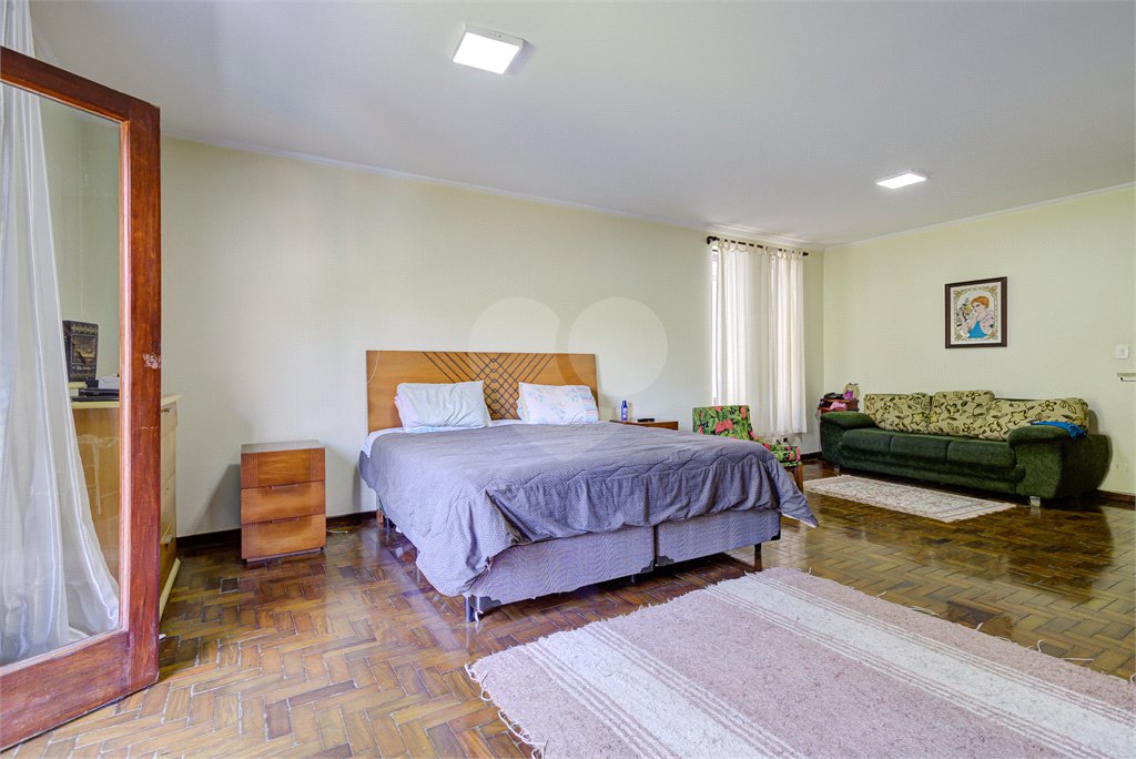 Casa Térrea à venda com 5 quartos, sendo 4 suítes, em Interlagos, São Paulo, SP