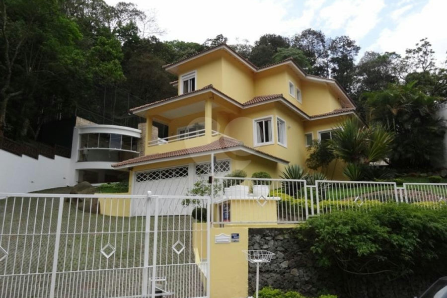 Casa à venda com 4 suítes no condomínio Jardim Ibiratiba, São Paulo - SP