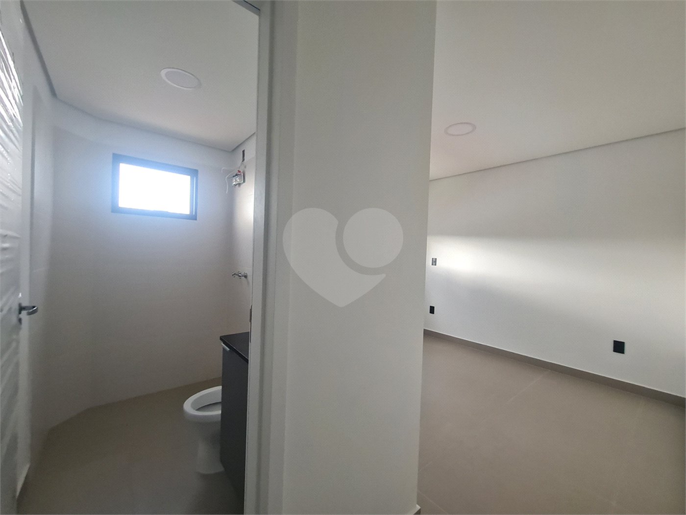 Apartamento à venda com 3 quartos, sendo 1 suíte,  em Jardim Refúgio, Sorocaba, SP