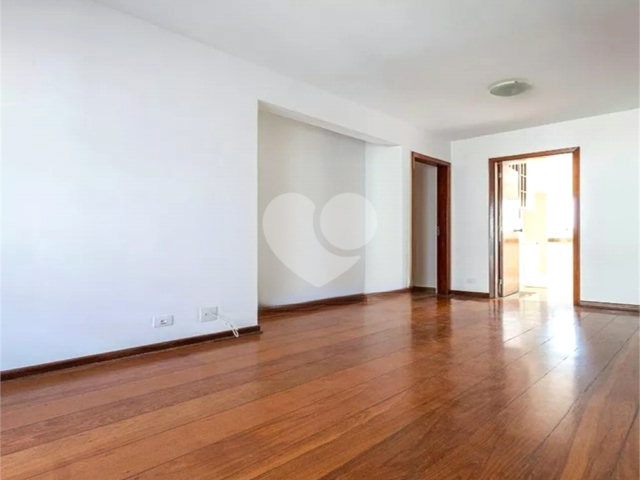 Apartamento à venda com 3 quartos, sendo 1 suíte,  em Jardim América, São Paulo, SP