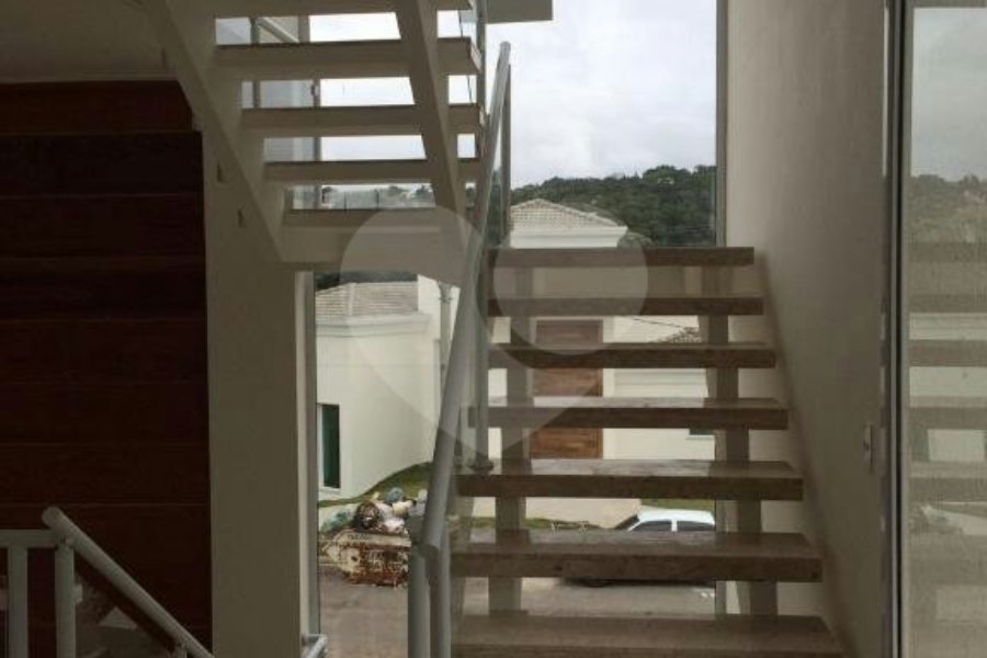 Casa à venda com 4 suítes no condomínio Santa Maria, Cotia - SP