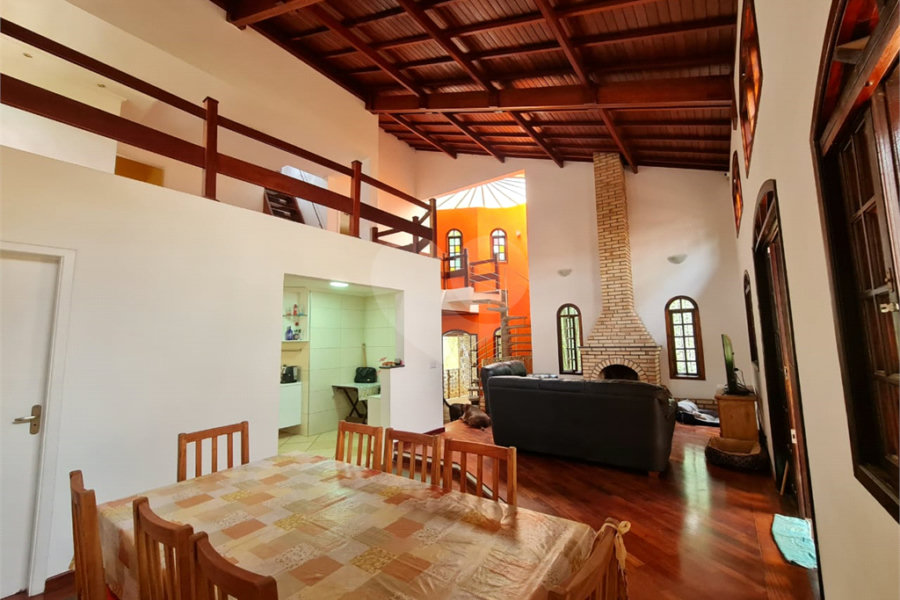Sobrado à venda com 4 quartos, sendo 1 suíte,  em Jardim Leonor Mendes de Barros, São Paulo, SP
