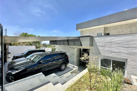 Casa Contemporânea e Mobiliada no Condomínio Palos Verdes – A Essência do Alto Padrão na Granja Viana – 7 suítes, 4 pavimentos com elevador