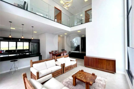Casa à venda com 3 suítes no condomínio Ninho Verde II, Pardinho - SP